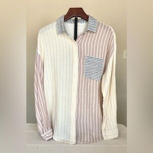 Aeropostale lightweight button down top. Perfect condition. Size small